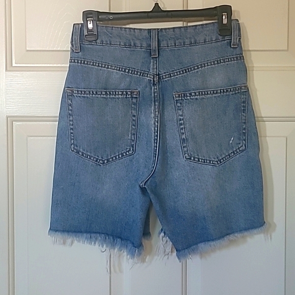 H&M distressed jean shorts - Picture 5 of 6